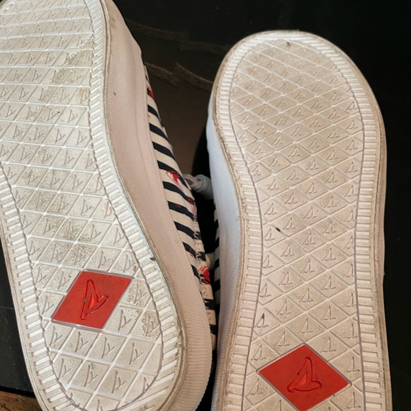 JAWS sneakers. 8 1/2M - Picture 4 of 6